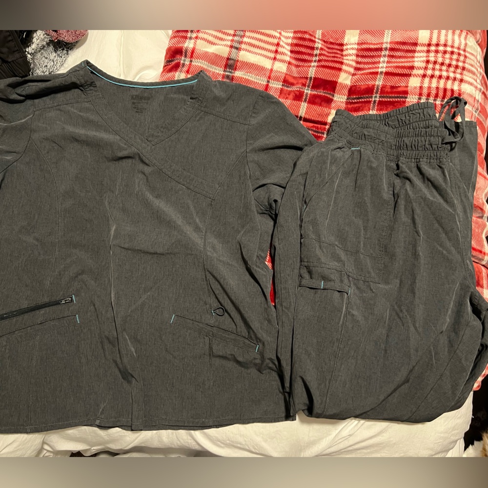 Scrub set